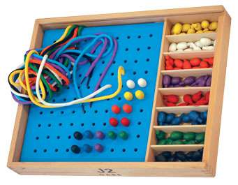 SHUTERS KIDS PLAY & LEARN: SHOELACE PEG BLOCK - (IMPORT)